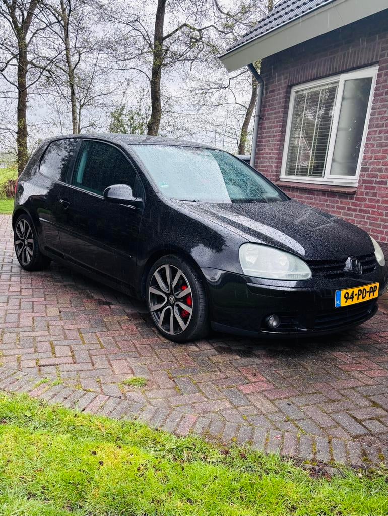 Volkswagen Golf 2.0 FSI 110KW 3D 2004 Zwart, Voorwielaandrijving, 4 cilinders, 1984 cc, Zwart