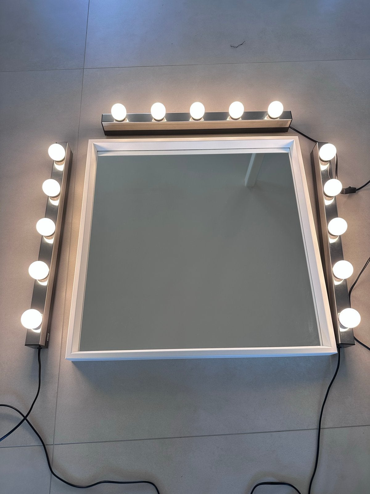 Ikea Nissedal spiegel met musik wandlamp - make-up spiegel, Huis en Inrichting, Woonaccessoires | Spiegels, Ophalen, Vierkant