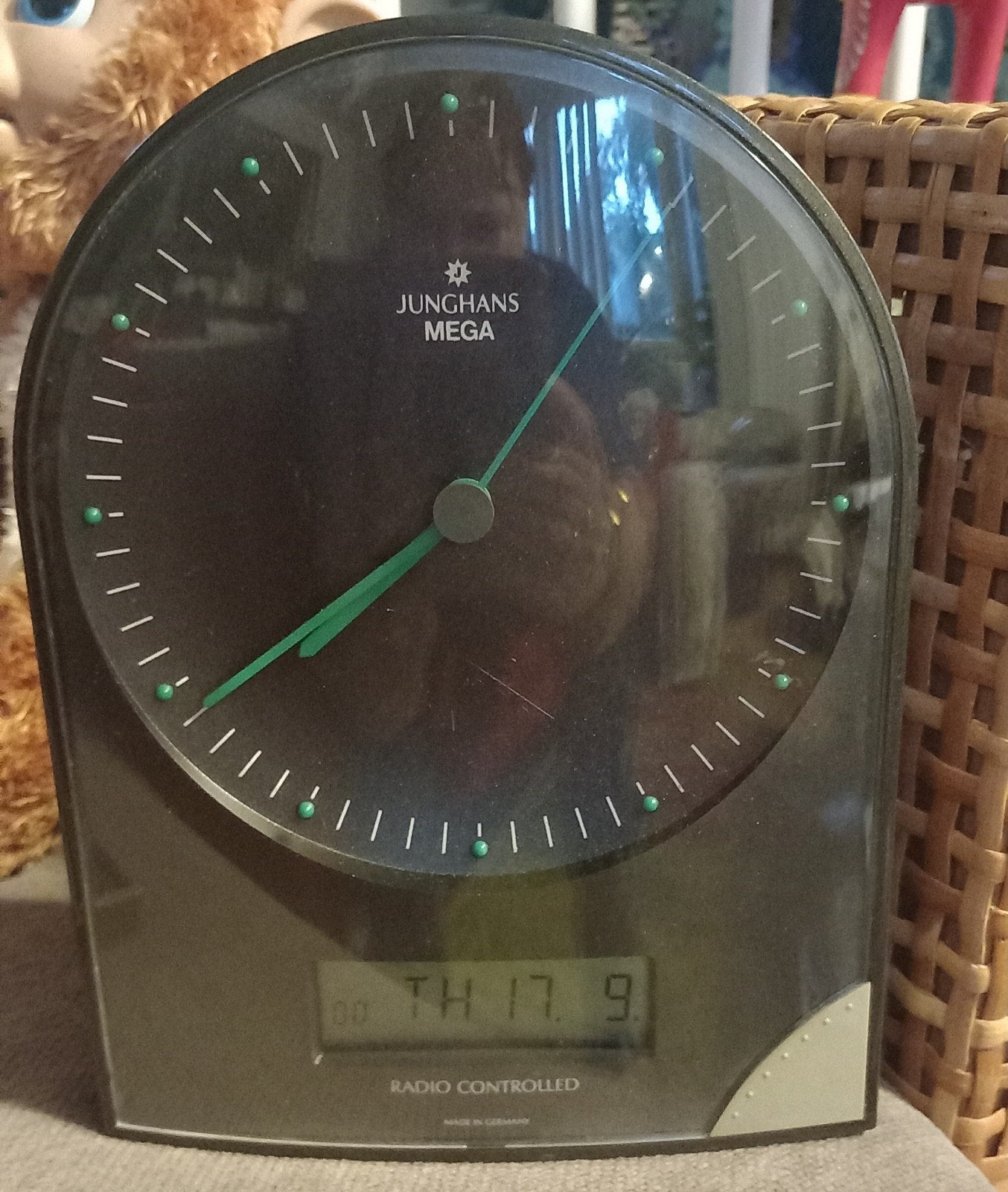 Junghans Mega Radio Controlled Tafelklok, Radiogestuurd, Ophalen of Verzenden, Zo goed als nieuw, Analoog en Digitaal