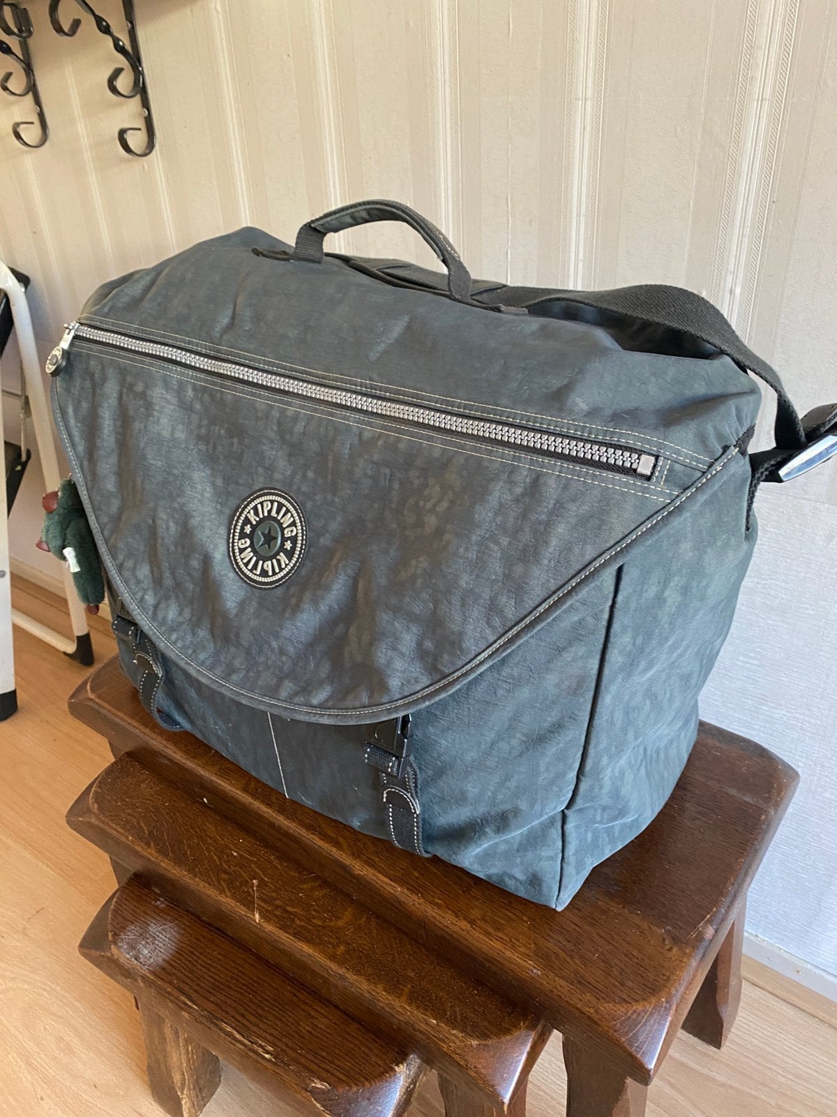 Kipling grote schoudertas met aapje, Sieraden, Tassen en Uiterlijk, Tassen | Reistassen en Weekendtassen, Ophalen of Verzenden