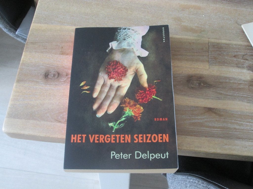 Peter Delpeut het vergeten seizoen, Ophalen of Verzenden, Zo goed als nieuw