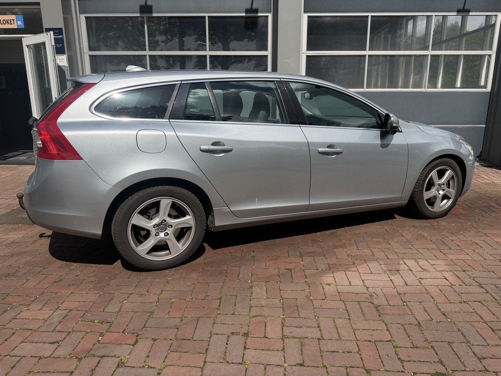 Volvo V60 2.0 D3 Momentum Bj 2012 Navi,trekhaak,clima,16inch, Euro 5, Gebruikt, Diesel, 165 pk
