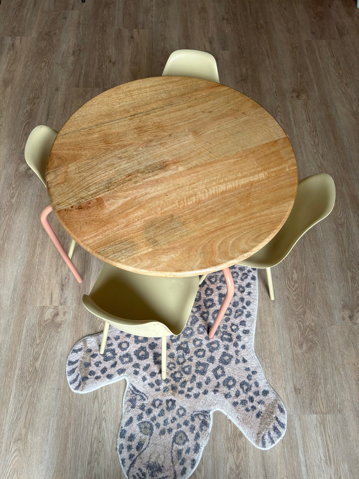Massief houten kindertafel met 4 kinderstoelen, Ophalen, Zo goed als nieuw, Tafel(s) en Stoel(en)