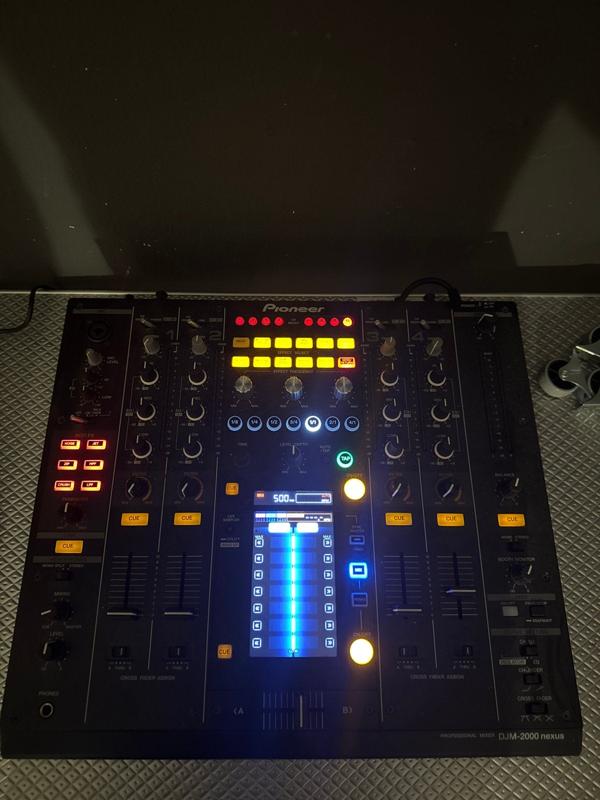 Foto 2 van Pioneer DJM-2000 Nexus DJ-mixer - Zo goed als nieuw