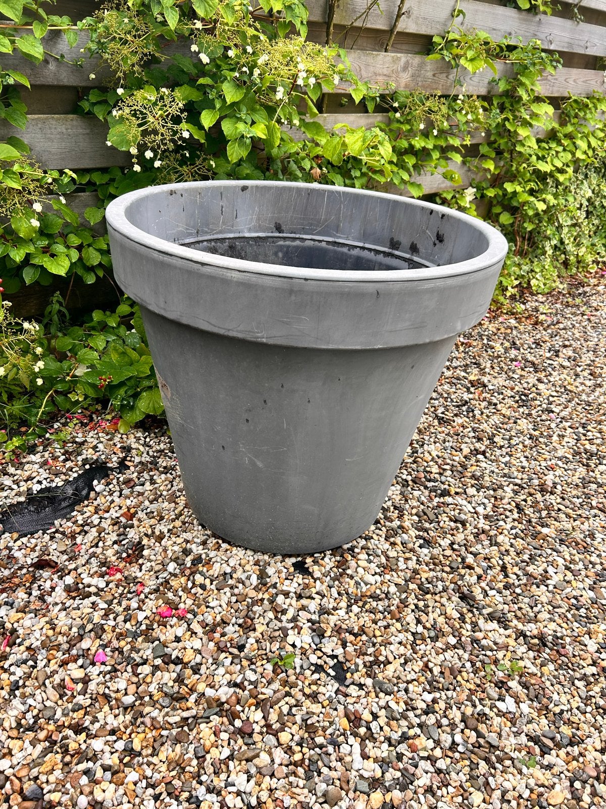 Gratis grote grijze kunstof  bloempot voor buiten 80 cm, Tuin en Terras, Ophalen, Kunststof, Gebruikt, Balkon