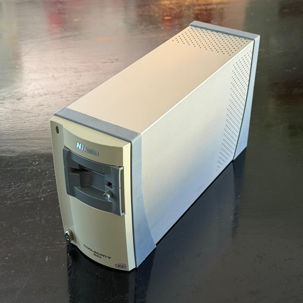 Nikon Coolscan V ED diascanner compleet in nieuwstaat., Computers en Software, Scanners, Ophalen of Verzenden, Zo goed als nieuw