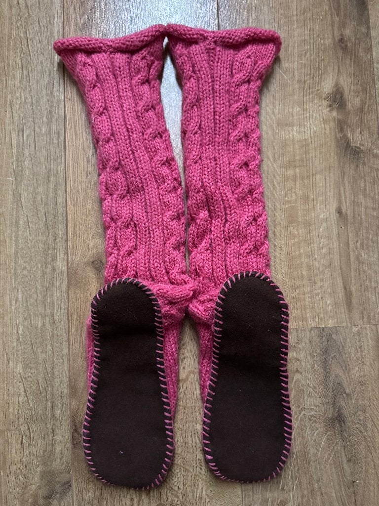 Gebreide slof - roze - maat 39 - nieuw en sokken, Kleding | Dames, Ophalen of Verzenden, Nieuw, Roze, Sokken en Kniesokken