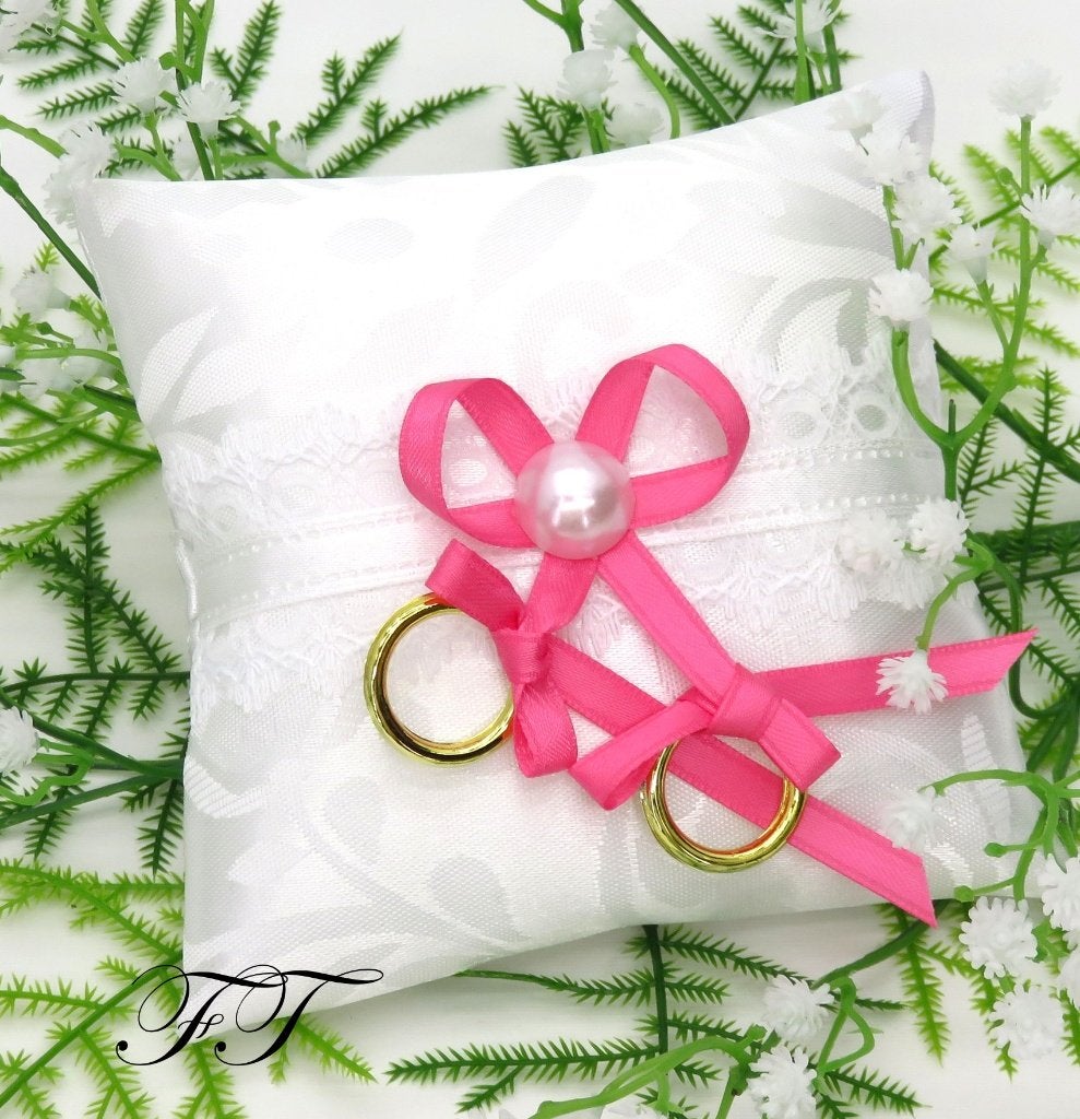 Ringkussentje voor uw hond met roze lint en met een parel., Ophalen of Verzenden, Nieuw, Versiering, Geboorte of Huwelijk