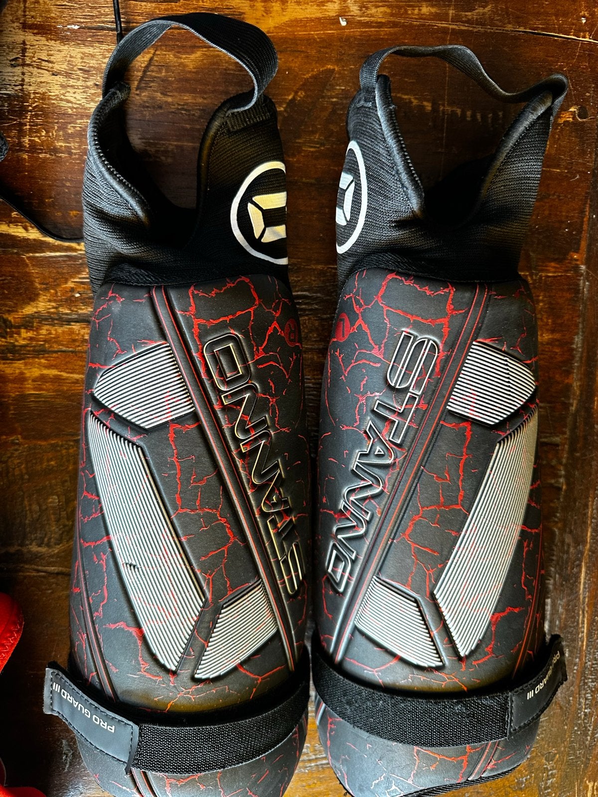 2 paar Adidas voetbalschoenen mt 46 incl. scheenbeschermers, Maat XS of kleiner, Ophalen of Verzenden, Gebruikt, Schoenen