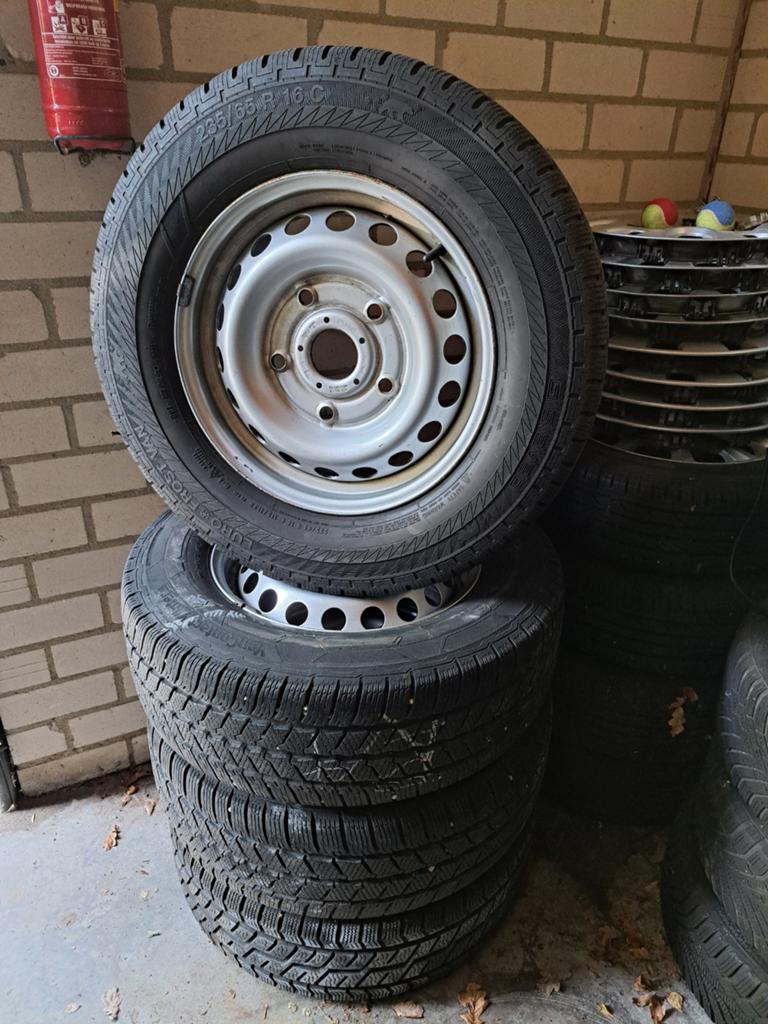 FORD TRANSIT CUSTOM 2022 VELGEN MET BANDEN 235 65 16 INCH, Ophalen, 16 inch, Banden en Velgen, 235 mm