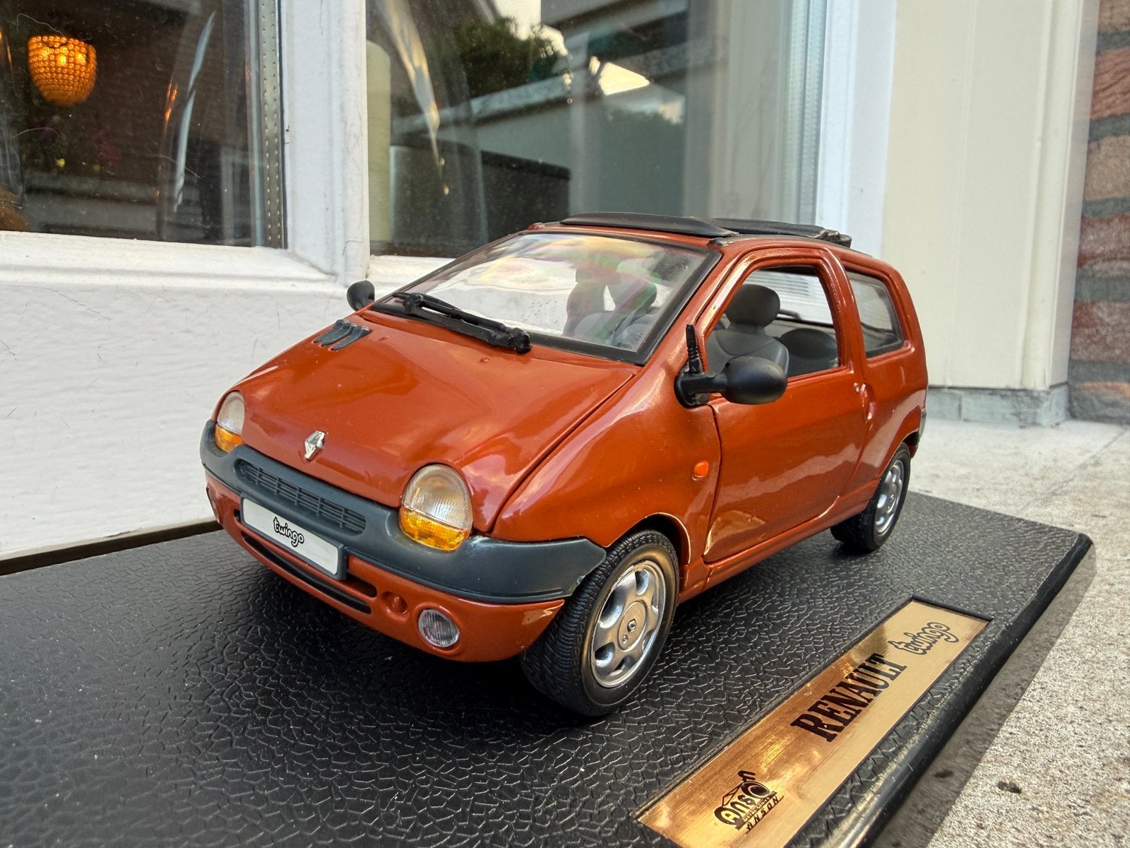 1:18 Renault Twingo oranje 1992 Anson Art. 30341, Unit 1308, Lippo Sun Plaza, 28 Canton Rd, Tsim Sha Tsui, Kowloon, Honk Kong