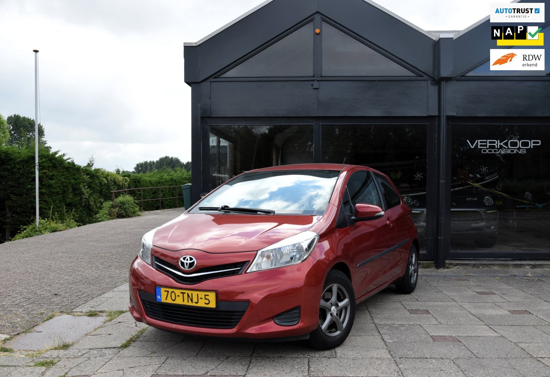 Toyota Yaris 1.0 VVT-i Aspiration Camera Parkeersensoren Nav, Auto's, Euro 5, 750 kg, Origineel Nederlands, Bedrijf
