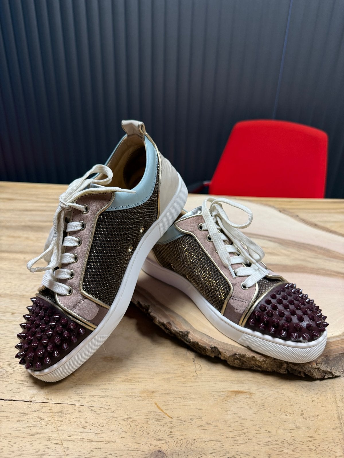 Christian Louboutin Louis Spikes Orlato Flat - Maat 39,5, Ophalen of Verzenden, Zo goed als nieuw, Sneakers of Gympen