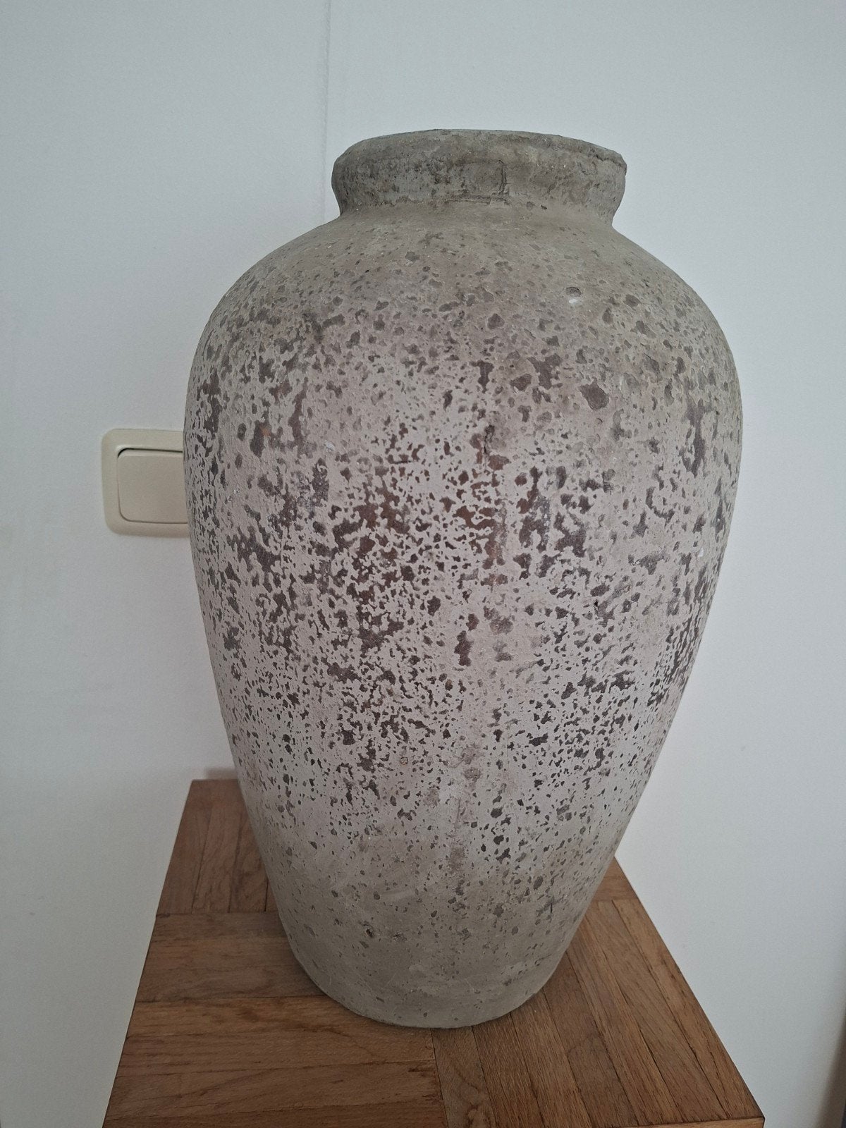 Robuuste grijze terracotta vaas, Ophalen