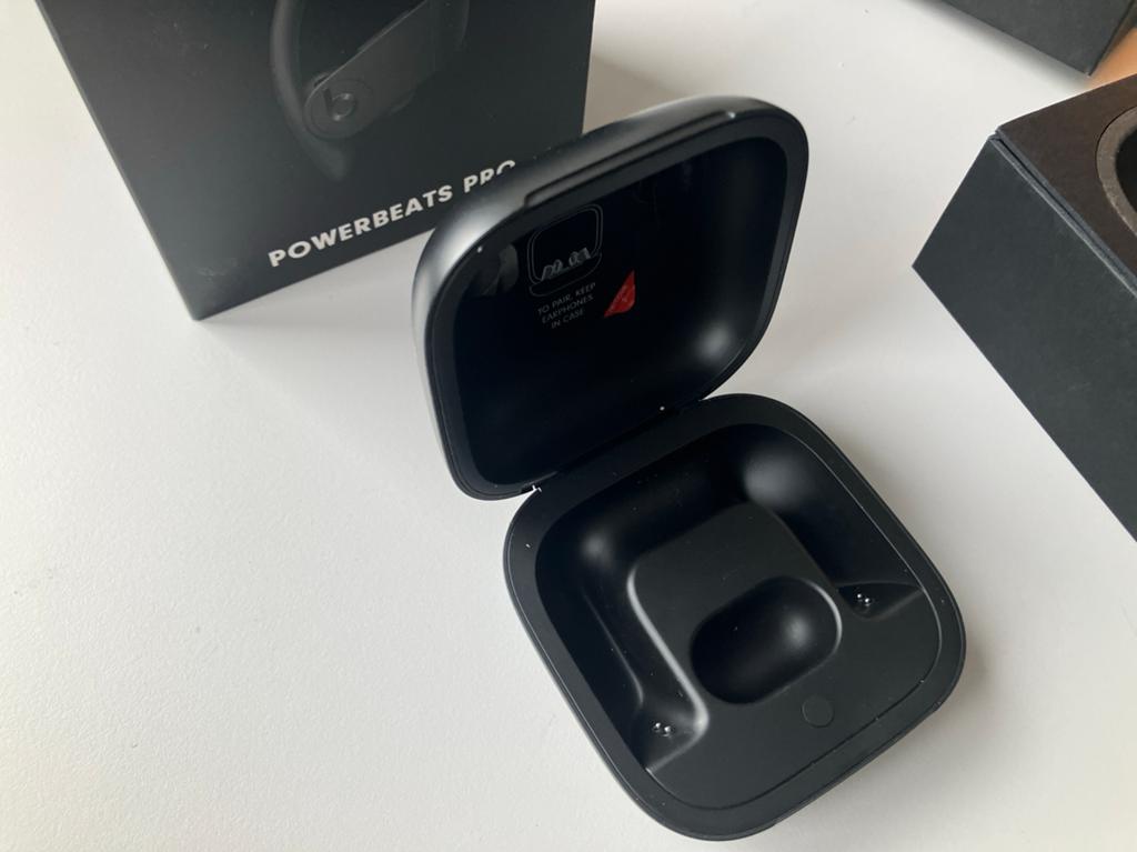 Powerbeats Pro Oplaadcase - Zwart, Ophalen of Verzenden, Zo goed als nieuw, Beats