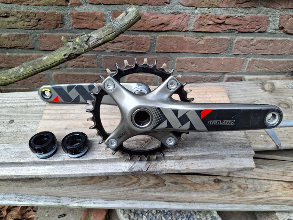 175mm carbon trapas. Compleet met nieuwe lagers., Fietsen en Brommers, Crankstel of Pedalen, Gebruikt, Ophalen of Verzenden, SRAM