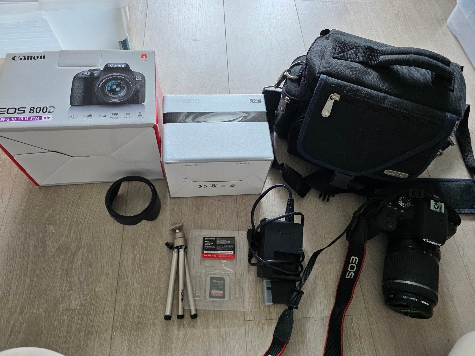 Canon EOS 800D spiegelreflexcamera met Tamron 18-200mm lens, Spiegelreflex, Canon, Ophalen of Verzenden, Zo goed als nieuw