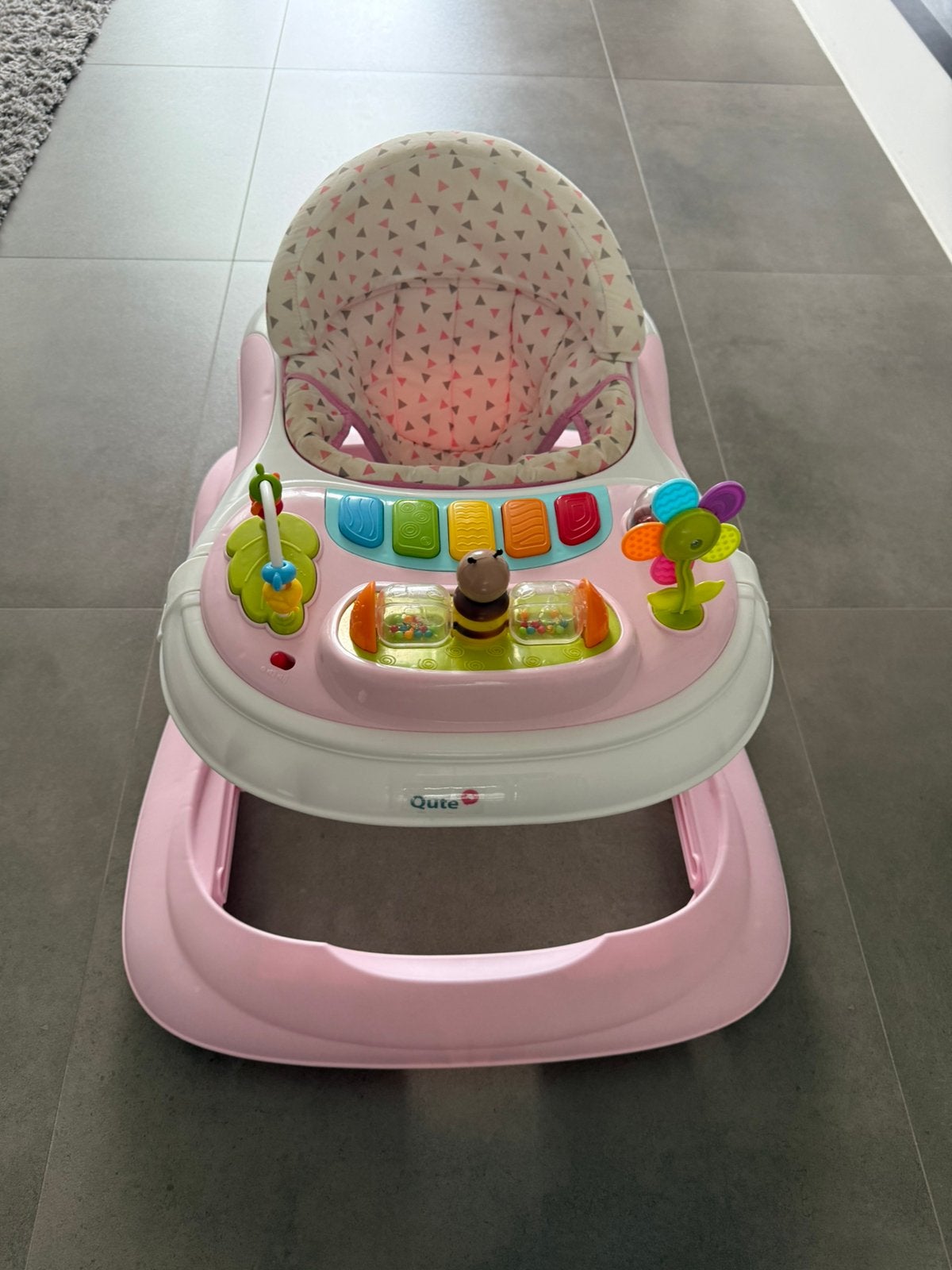 Qute loopstoel, Kinderen en Baby's, Speelgoed | Babyspeelgoed, Ophalen, Zo goed als nieuw, Overige typen
