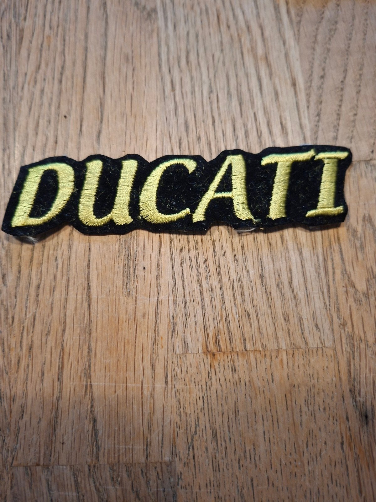 Ducati stoffen strijkemblemen, Ophalen of Verzenden, Auto's