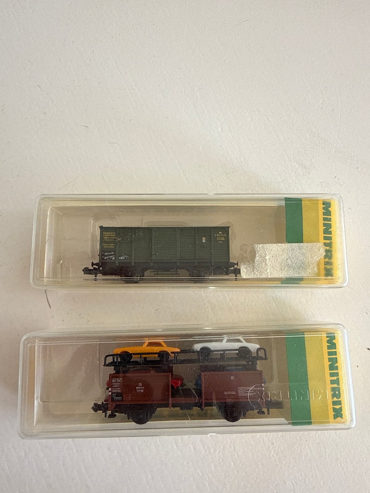 Minitrix goederenwagons met auto's, set van 2, Gelijkstroom, Wagon, Ophalen of Verzenden, Zo goed als nieuw