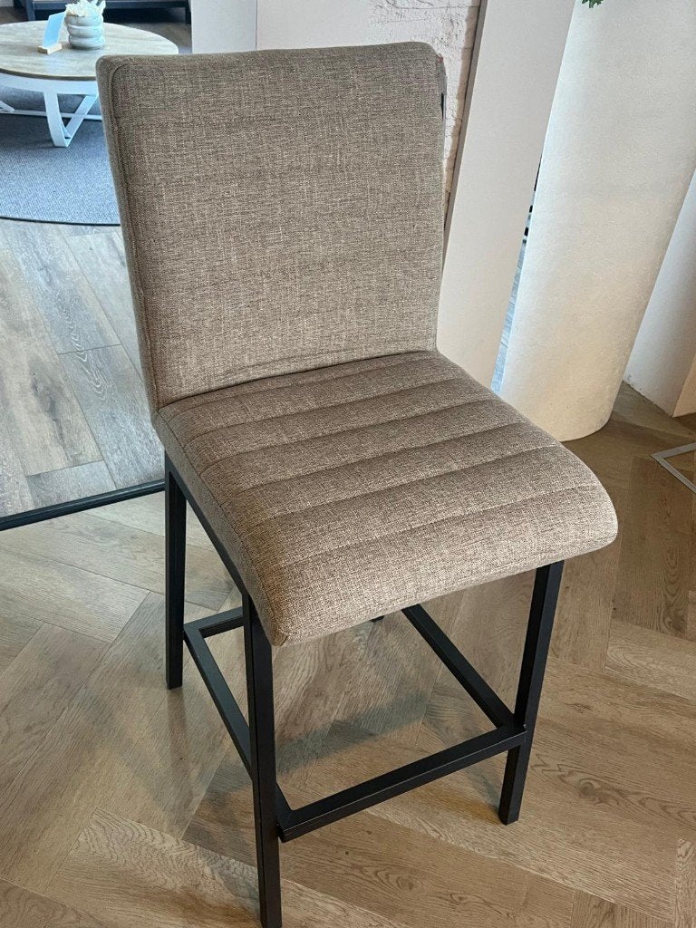 1x hoge barkruk showroommodel, Ophalen, Met voetsteun, Nieuw, Metaal
