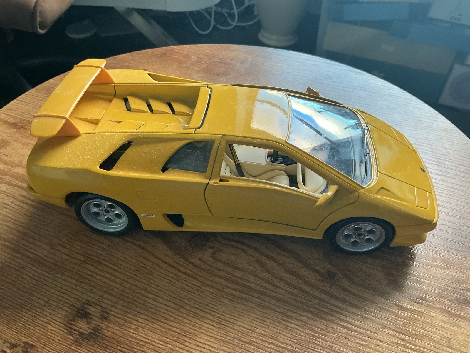 Bburago Lamborghini Diablo 1:18 Geel - Zo goed als nieuw, Hobby en Vrije tijd, Ophalen, Zo goed als nieuw, Auto, Bburago