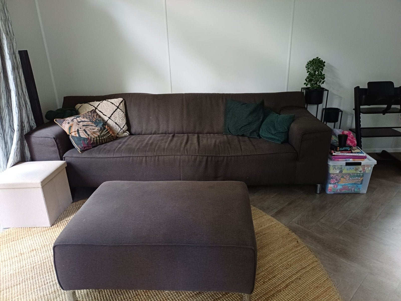 Comfortabele bruine bank met poef, Ophalen, Modern, Comfortabel, Gebruikt, Driepersoons