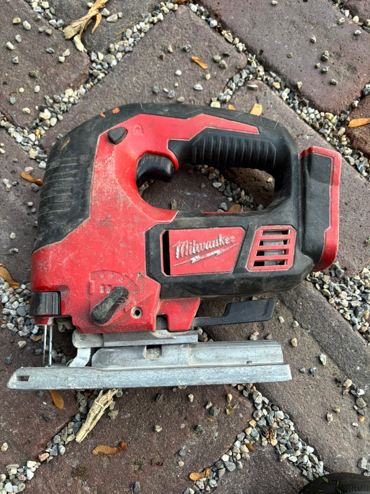 Milwaukee M18 Accu Decoupeerzaag 18V, Ophalen, Decoupeerzaag, Zo goed als nieuw, 30 tot 70 mm