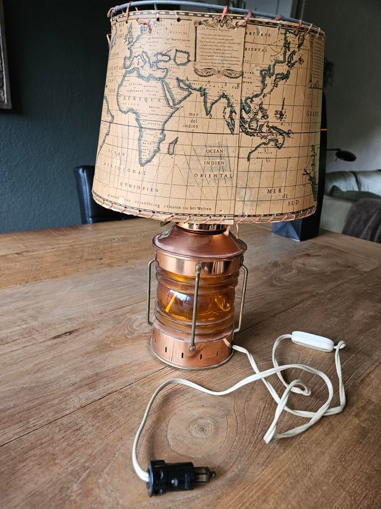 Koperen Scheepslamp met Wereldkaart Kap - 37 cm Hoog, Antiek en Kunst, Ophalen