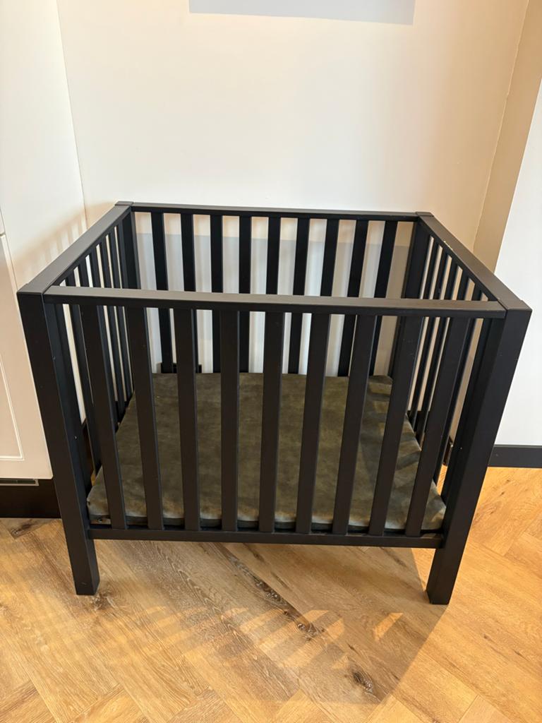 Box zwart, Kinderen en Baby's, Boxen, Ophalen, Zo goed als nieuw