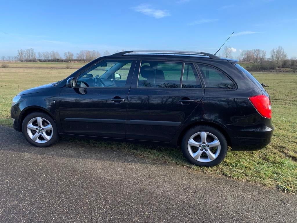 Skoda Fabia 1.2 TSI 63KW Combi 2010 Zwart  353000 km, Auto's, Skoda, Voorwielaandrijving, 450 kg, 40 €/maand, 4 cilinders