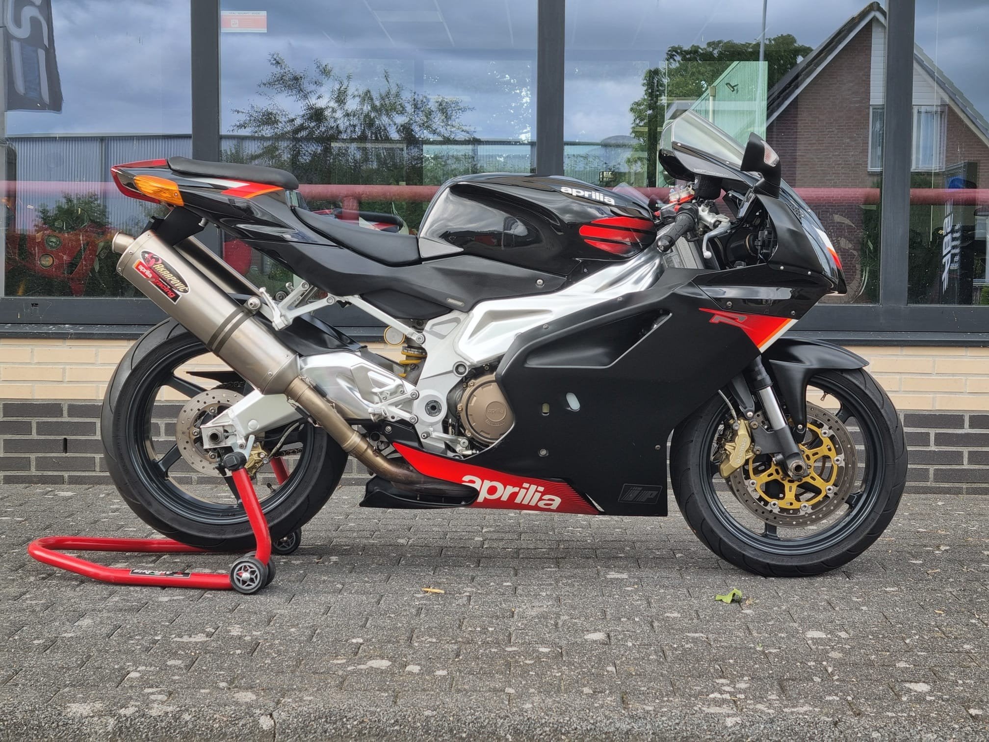 Aprilia RSV 1000 R (bj 2004), 997 cc, Super Sport, Minervum 7272
4817 ZM  Breda, NL, Info@piaggio.nl