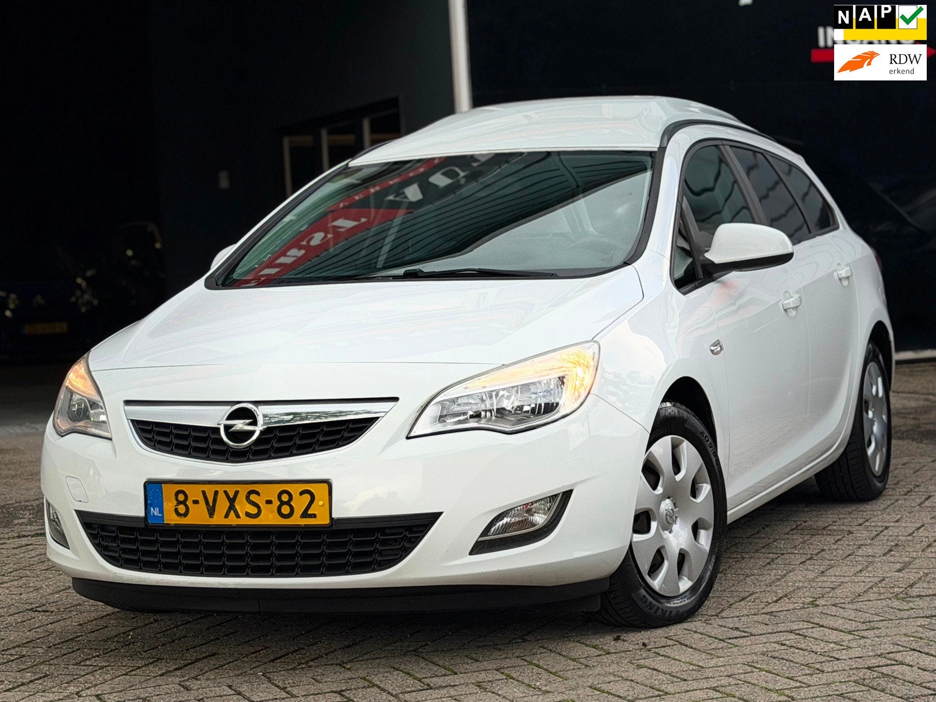Opel Astra Sports Tourer 1.3 CDTi Edition BEDRIJFSWAGEN NAVI, Voorwielaandrijving, Euro 5, Gebruikt, Zwart