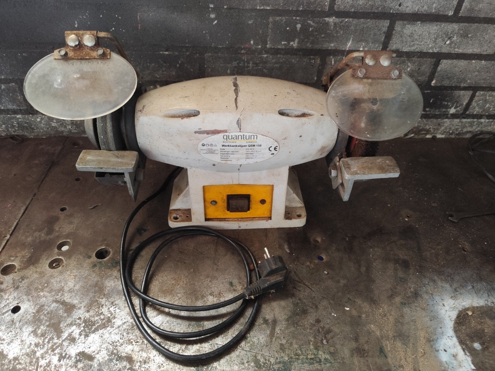 Quantum Werkbankslijpmachine 150W-150, Ophalen of Verzenden, Gebruikt, Minder dan 700 watt, Werkbankslijpmachine