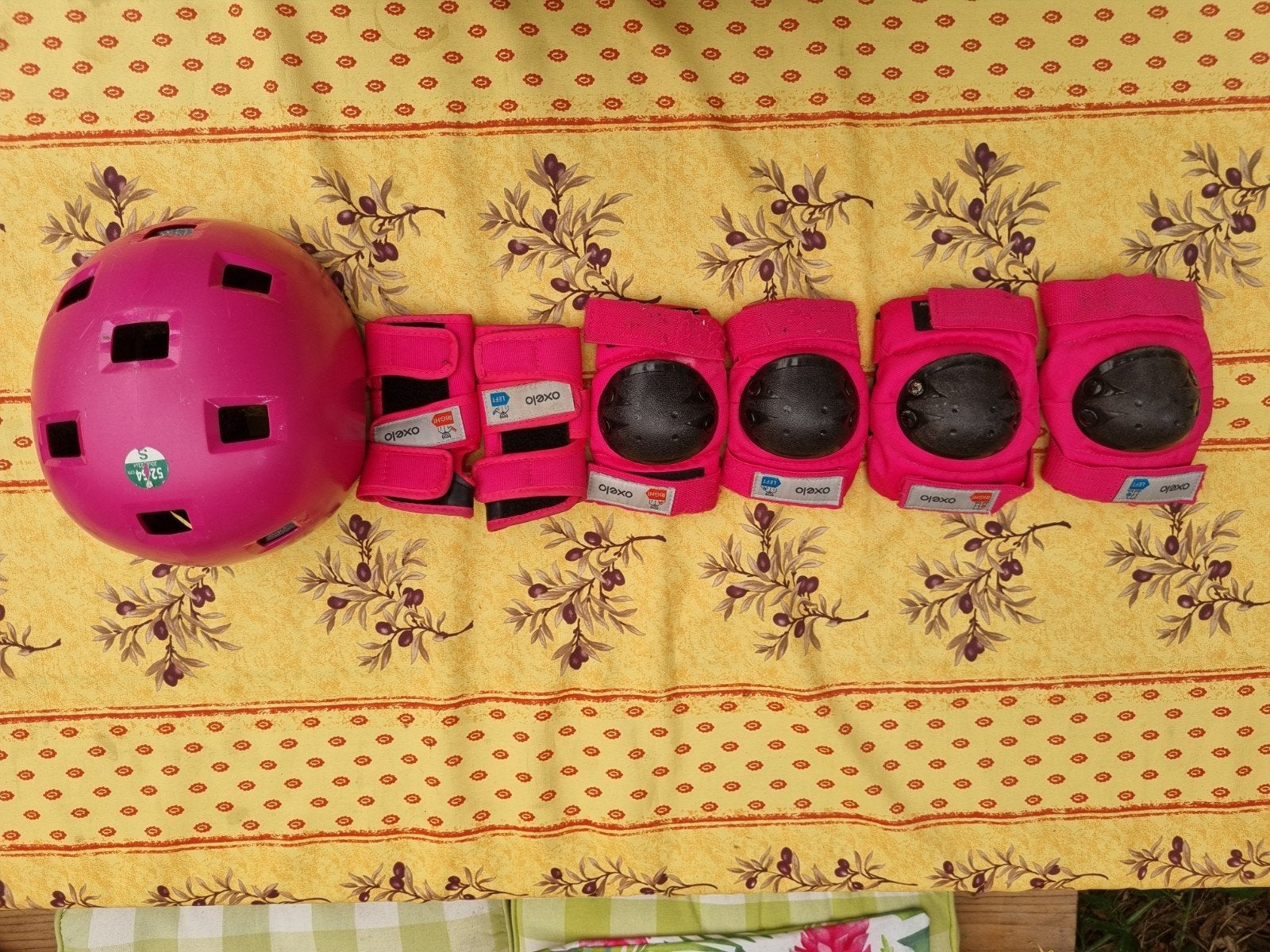 Roze Oxelo beschermset (helm, knie, elleboog, pols), Ophalen, Gebruikt, Bescherming