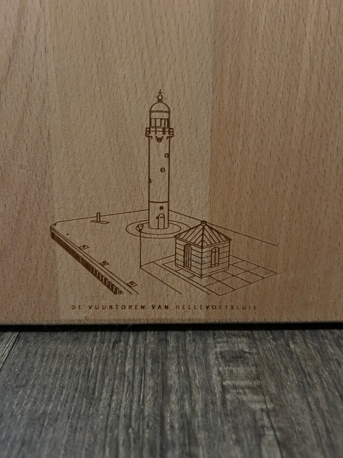 Snij-/serveerplank met vuurtoren van Hellevoetsluis, Ophalen, Hout, Snij-/serveerplank, Zo goed als nieuw