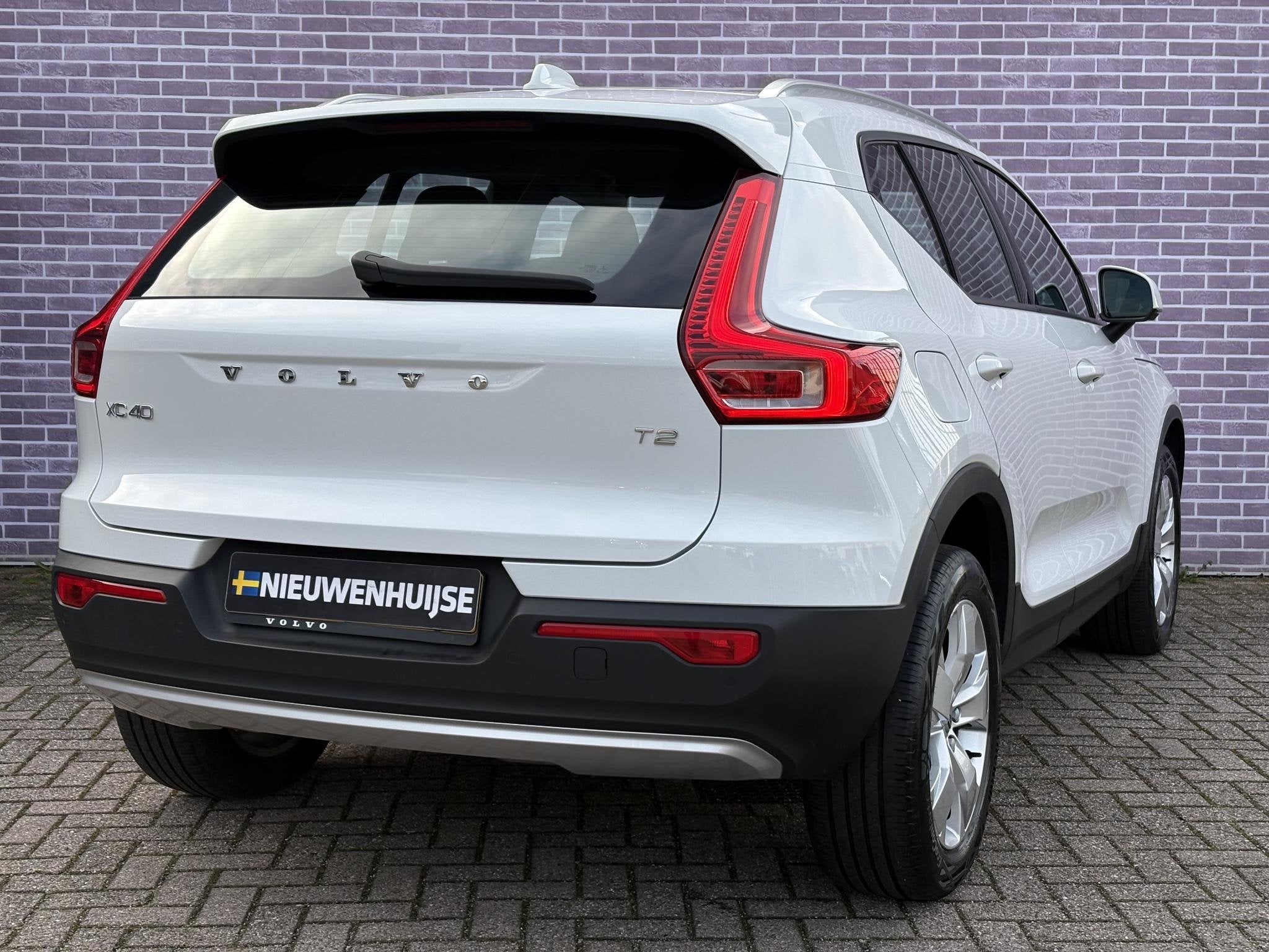 Volvo XC40 1.5 T2 Momentum | Automaat | Apple carplay/androi, Gebruikt, Euro 6, 129 pk, Wit