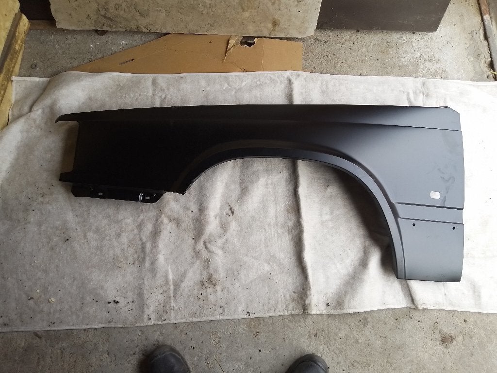 Linker voorscherm Volvo 940 fabrieksnieuw, Auto-onderdelen, Carrosserie en Plaatwerk, Ophalen, Nieuw, Volvo, Spatbord