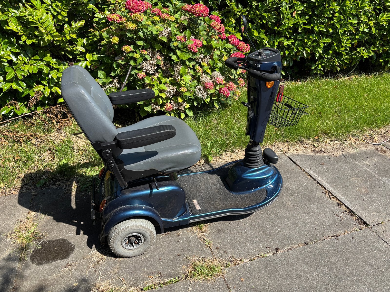 Toyota hybrid scootmobiel, Diversen, Rolstoelen, Ophalen, Zo goed als nieuw, Elektrische rolstoel
