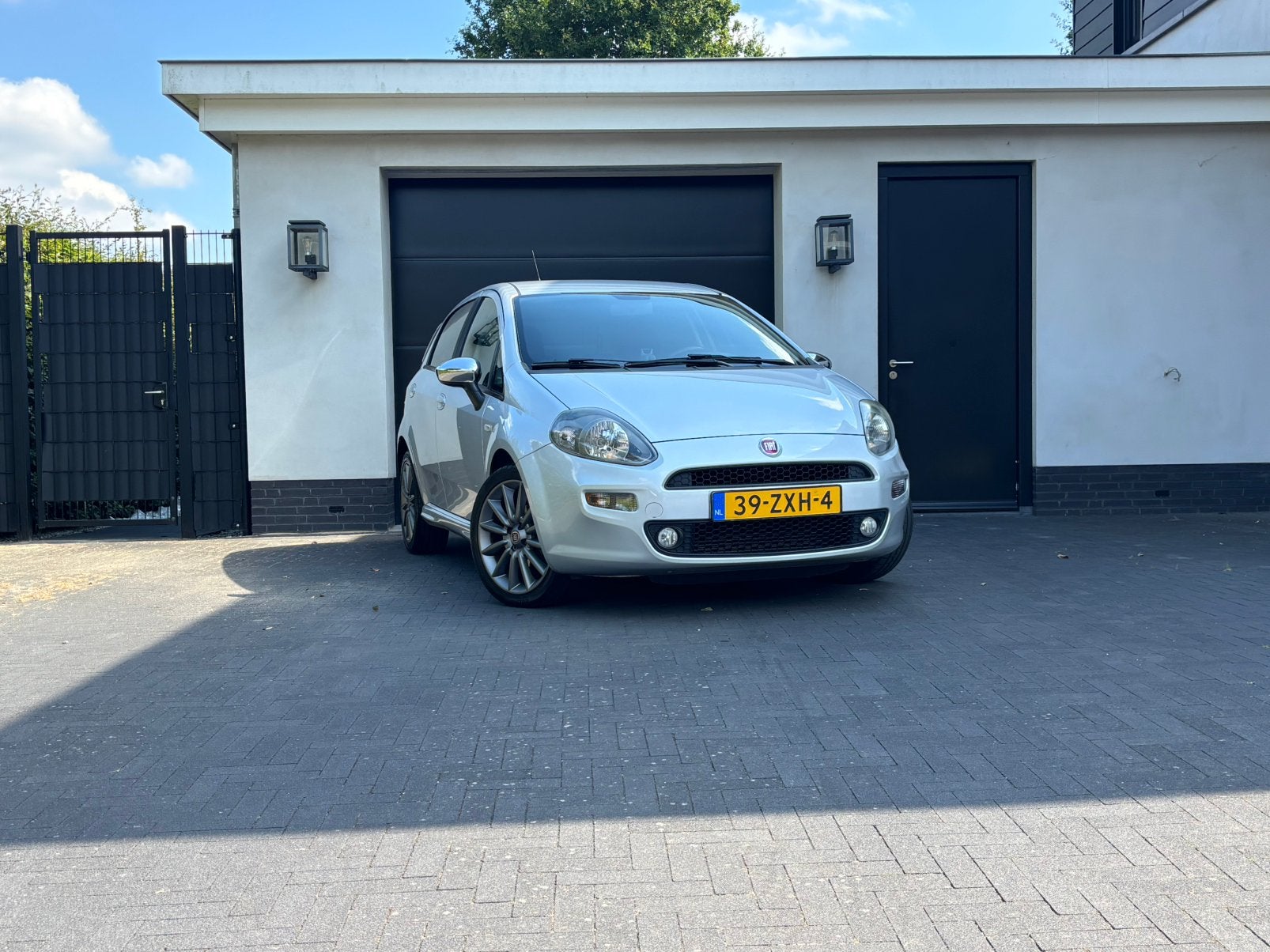 Fiat Punto 0.9 Twinair 85 5-D 2013 Grijs, Voorwielaandrijving, Stof, Zwart, 49 €/maand