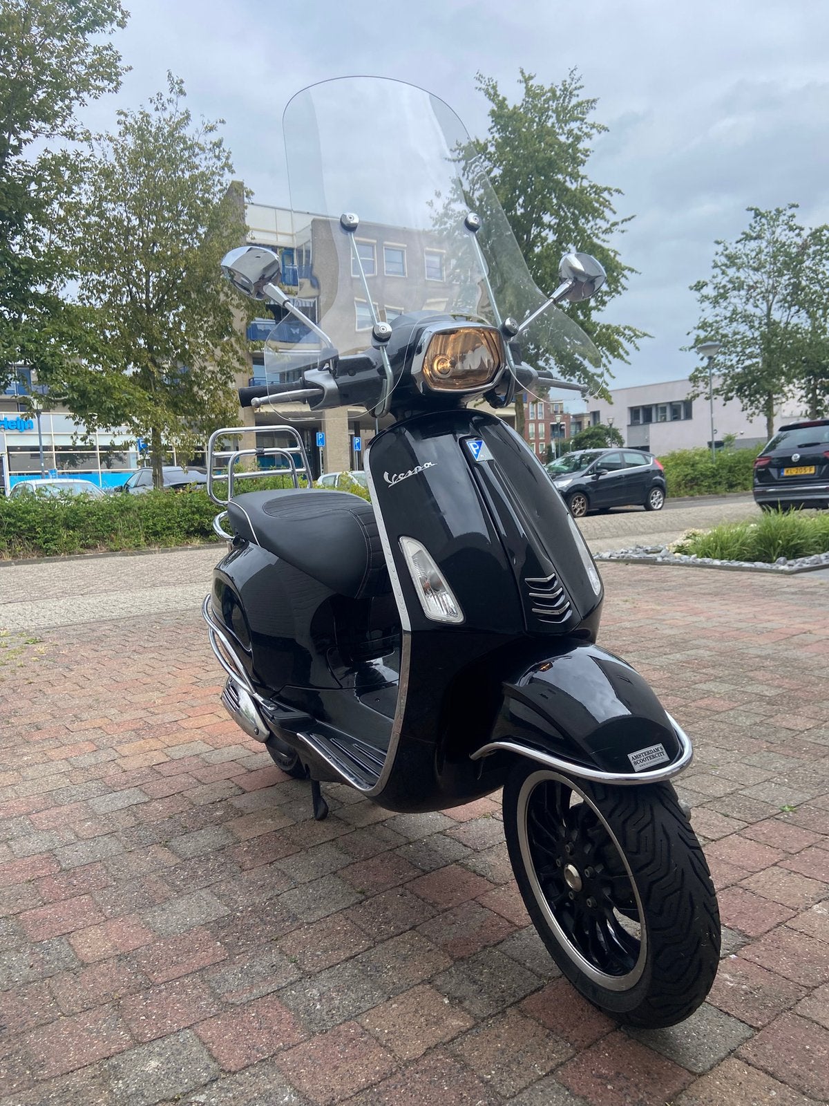 Vespa sprint 2017 glans zwart full option, Ophalen of Verzenden, Zo goed als nieuw, Benzine