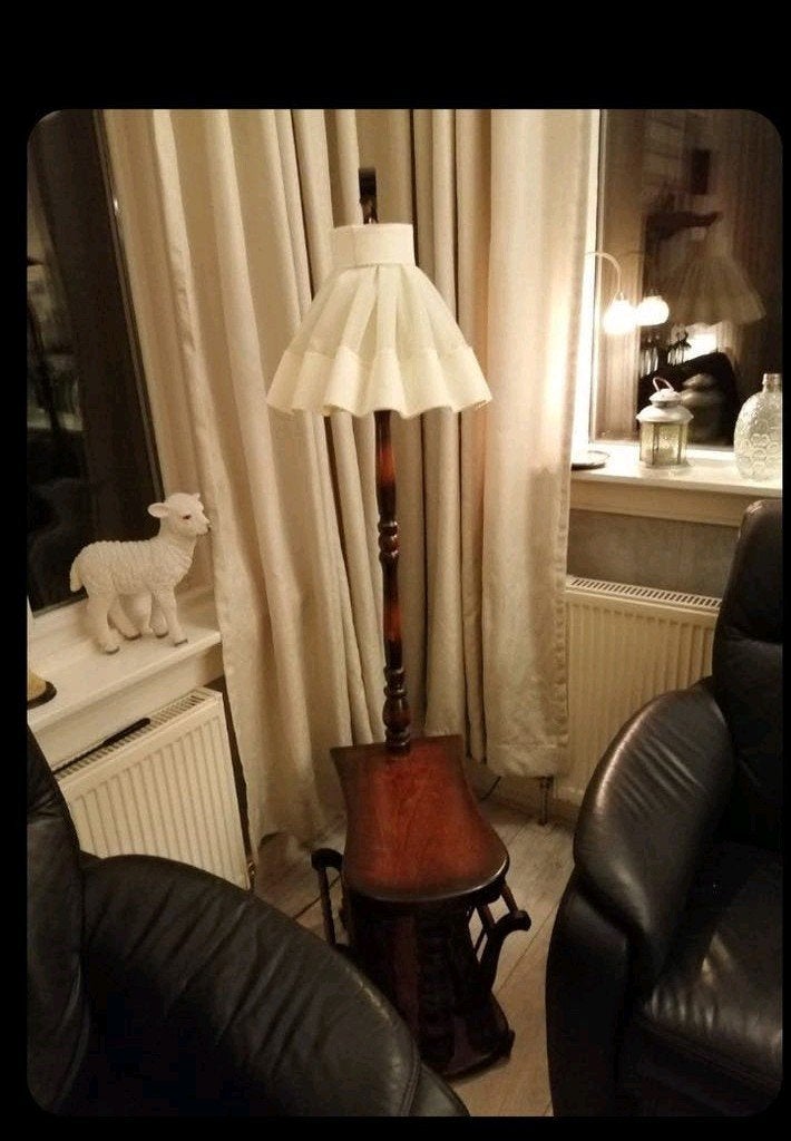 Antieke schemerlamp met plateau en krantenbak, Ophalen