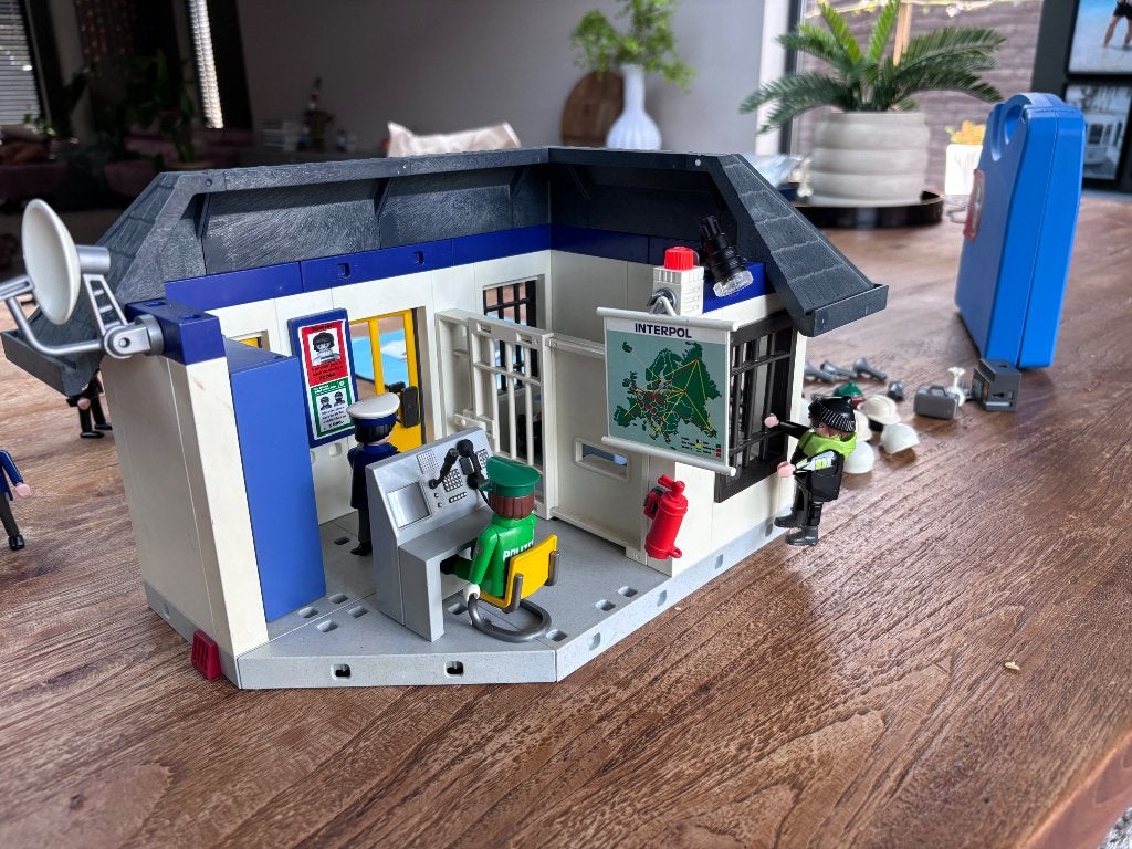 Foto 3 van Playmobil 3623 Potitiebureau