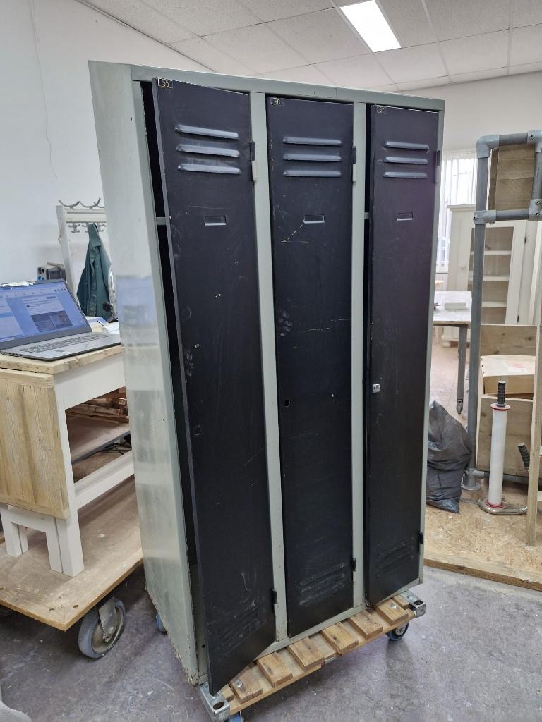 stalen kast en lockerkast, Huis en Inrichting, Kasten | Lockerkasten, Gebruikt, Ophalen