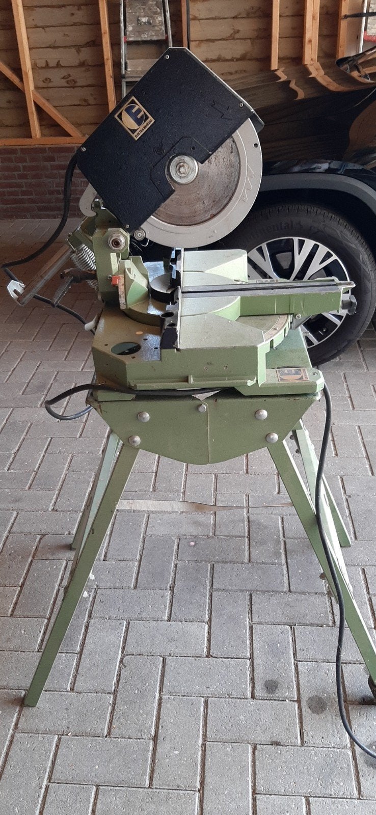 perfecte afkortzaag op standaard., Ophalen, 1200 watt of meer, Afkortzaag, 30 tot 70 mm