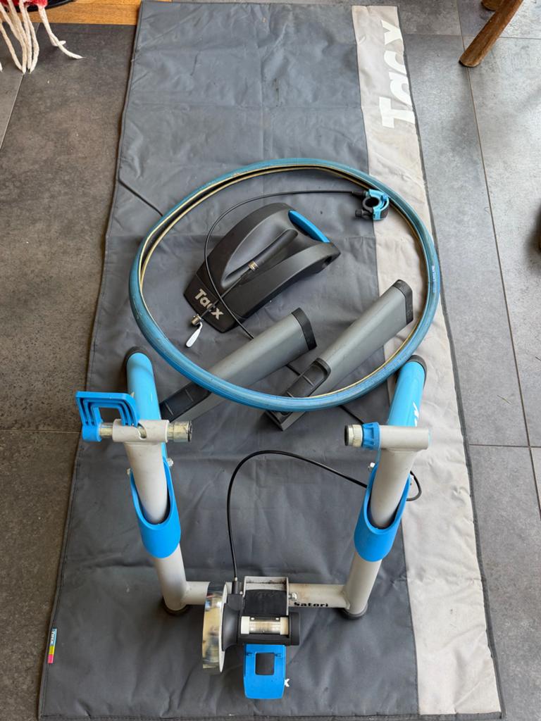 Tacx Satori Smart fietstrainer en muursteunen, Ophalen, Gebruikt, Overige typen, Staal