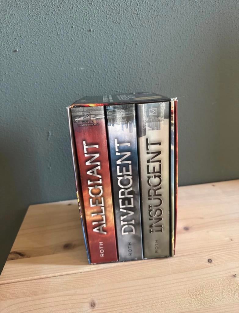 The divergent series divergent + insurgent + allegiant, Ophalen of Verzenden, Gelezen