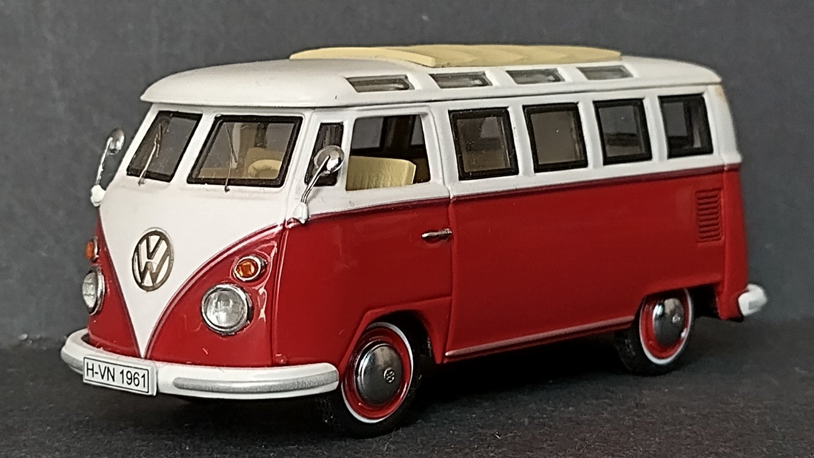 Volkswagen VW T1 Samba 1:43 Schuco Pol, Hobby en Vrije tijd, Auto, Verzenden, ., Zo goed als nieuw