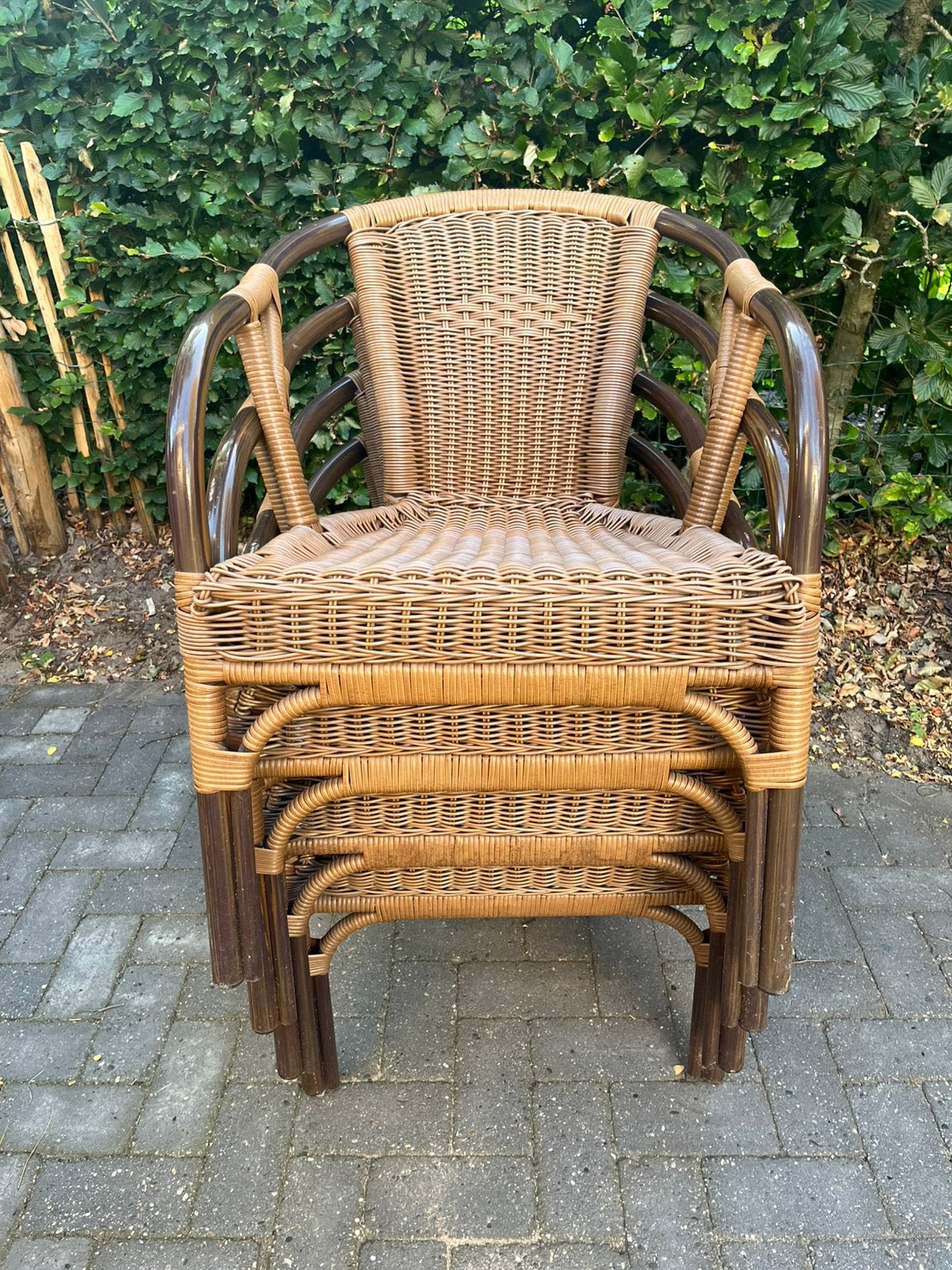 4 rieten (kunststof) terrasstoelen, Tuin en Terras, Tuinstoelen, Ophalen, Zo goed als nieuw, Kunststof