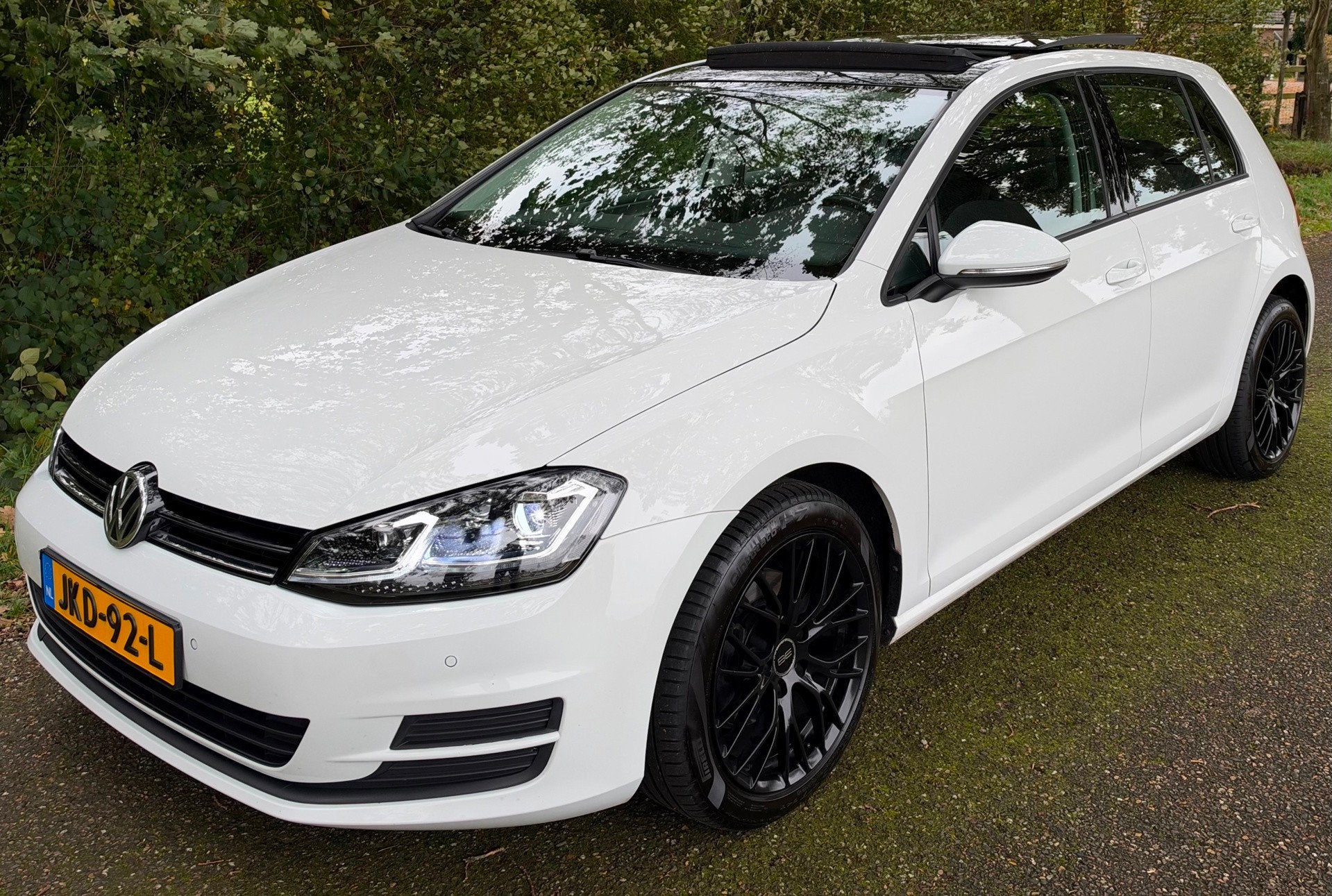 Volkswagen GOLF 1.2 TSI 2013 XENON PANORAMADAK GOED ONDERHOU, Auto's, Voorwielaandrijving, Gebruikt, Zwart, 4 cilinders